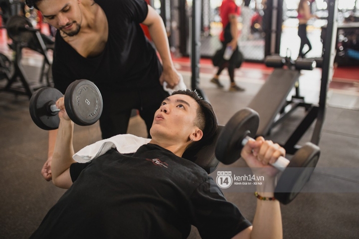 The Face Vietnam: Dàn trai xinh gái đẹp khoe dáng với phần ghi hình tập gym