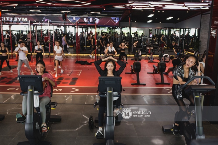 The Face Vietnam: Dàn trai xinh gái đẹp khoe dáng với phần ghi hình tập gym