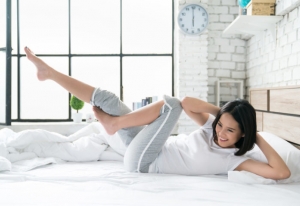 10 phút tập tại giường ngủ giúp cơ thể sảng khoái