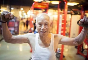 Cụ già 93 tuổi vẫn nghiện tập gym